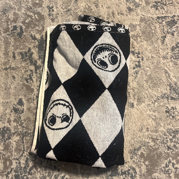 Disney The Nightmare Before Christmas Beach Towel Black And White - Picture 9 of 10